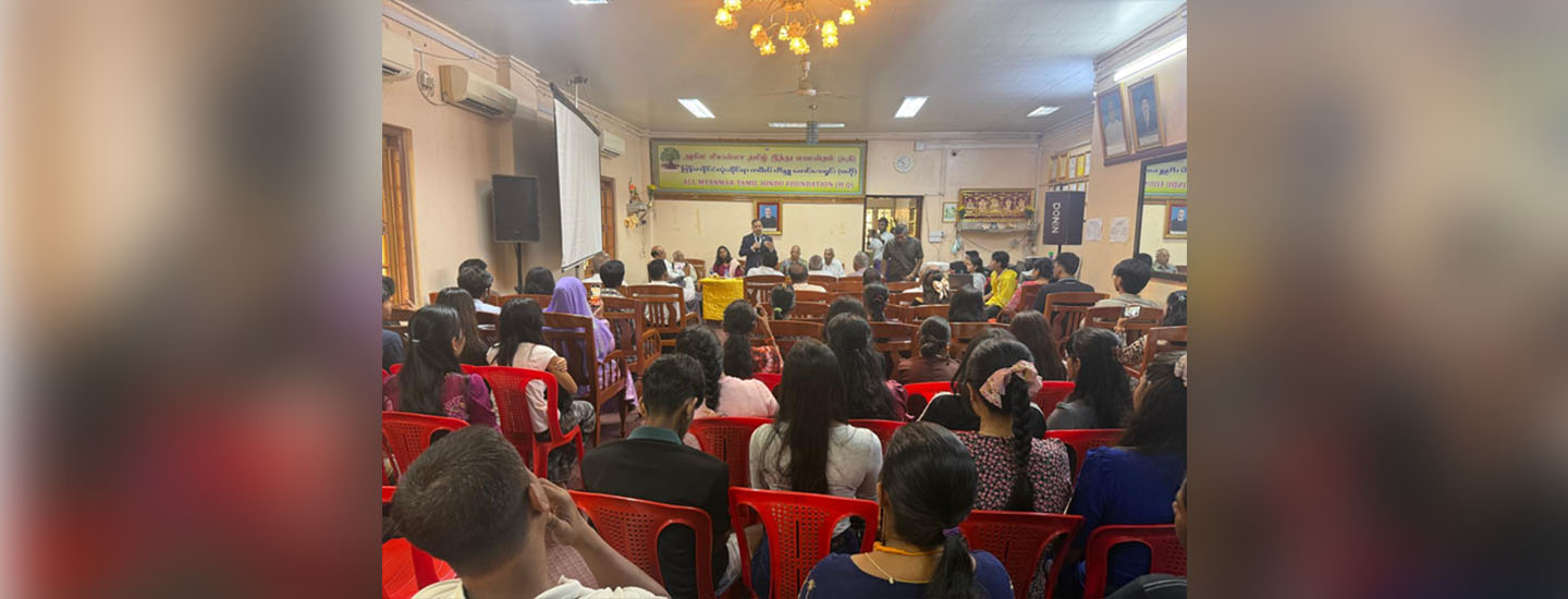  Deputy Chief of Mission, Shri Ashish Sharma distributed computer course certificates for
successful candidates with All Myanmar Tamil Hindu Foundation in Yangon on 17 August
2025